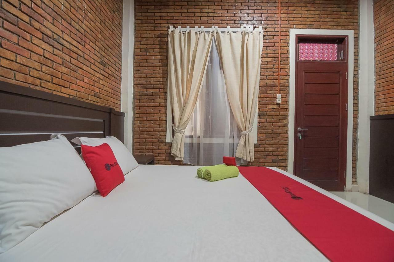 Reddoorz Plus Near Cambridge City Square 2 Medan Dış mekan fotoğraf