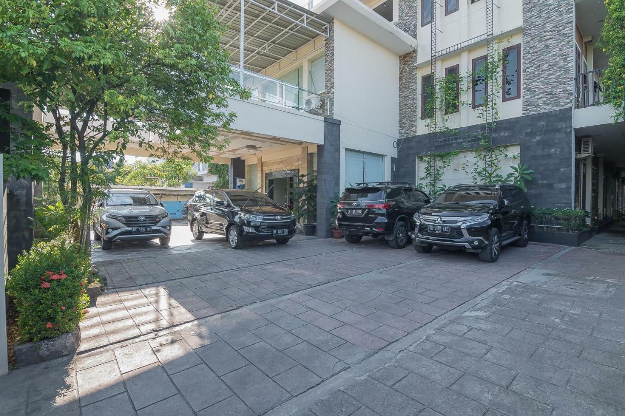Reddoorz Plus Near Cambridge City Square 2 Medan Dış mekan fotoğraf